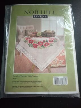 Nob Hill Wreath of Poppies Table Topper - New